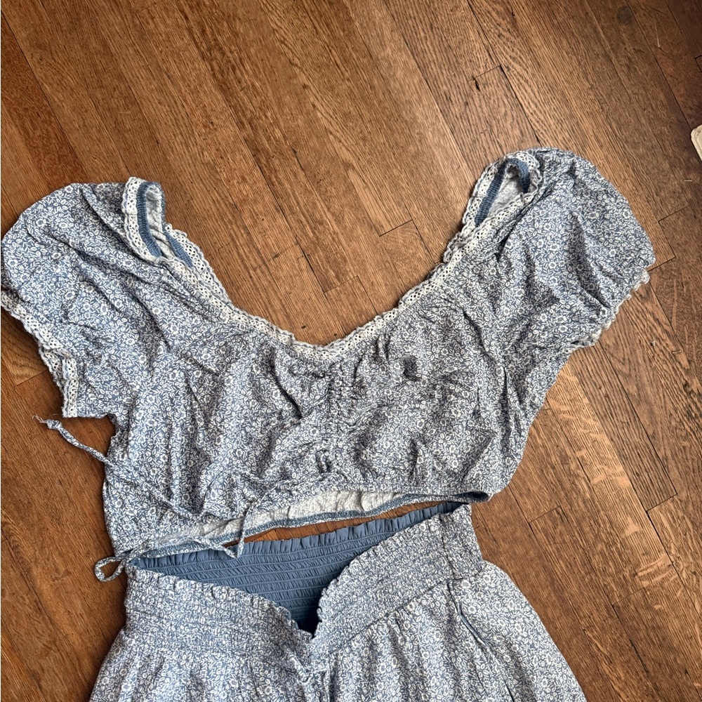 American Eagle Outfitters Light Blue Floral Off-Shoulder Crop Top